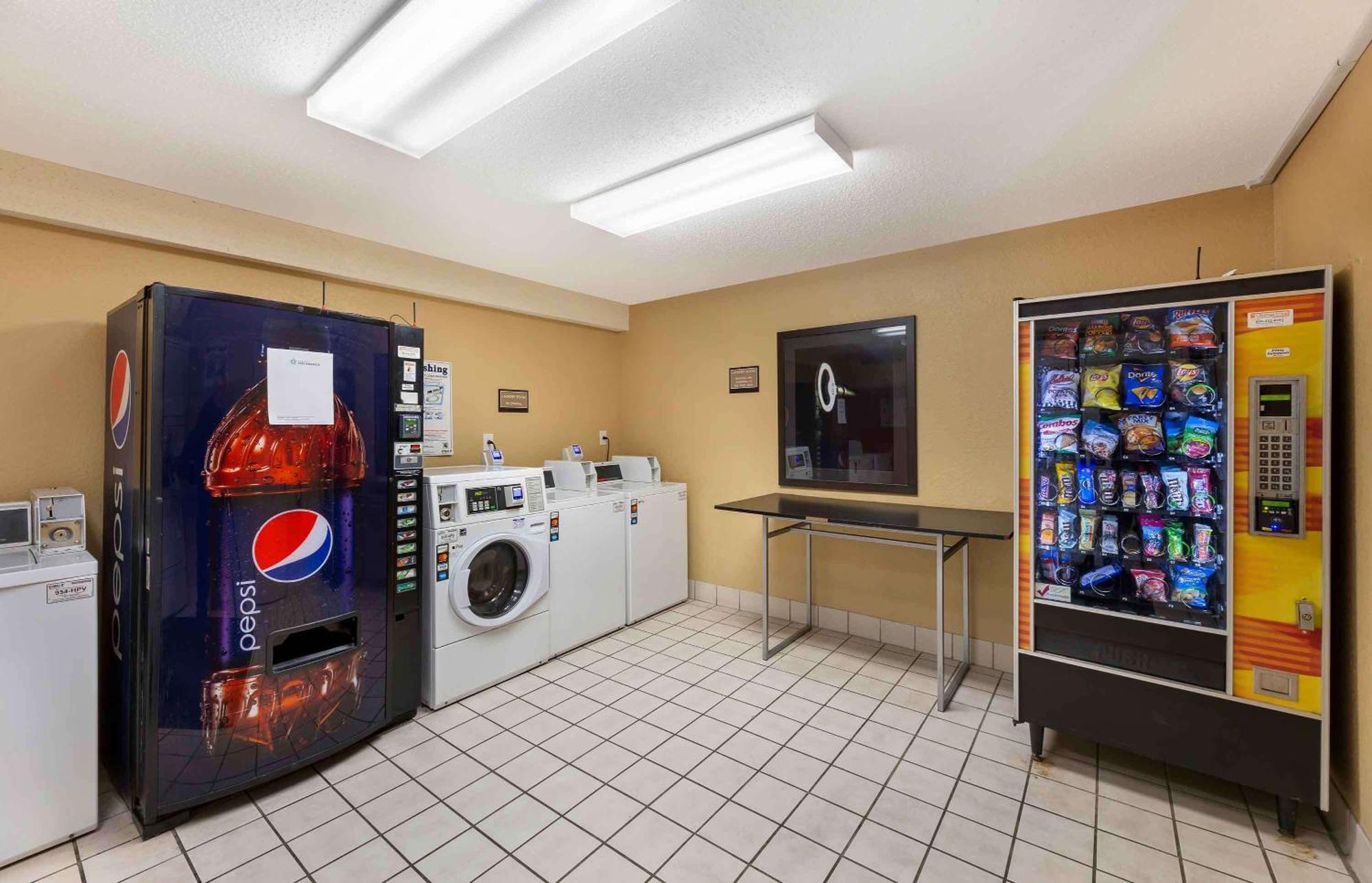 Extended Stay America Suites - Cleveland - Airport - North Olmsted Extérieur photo